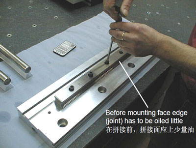 在拼接前，拼接面應(yīng)上少量油